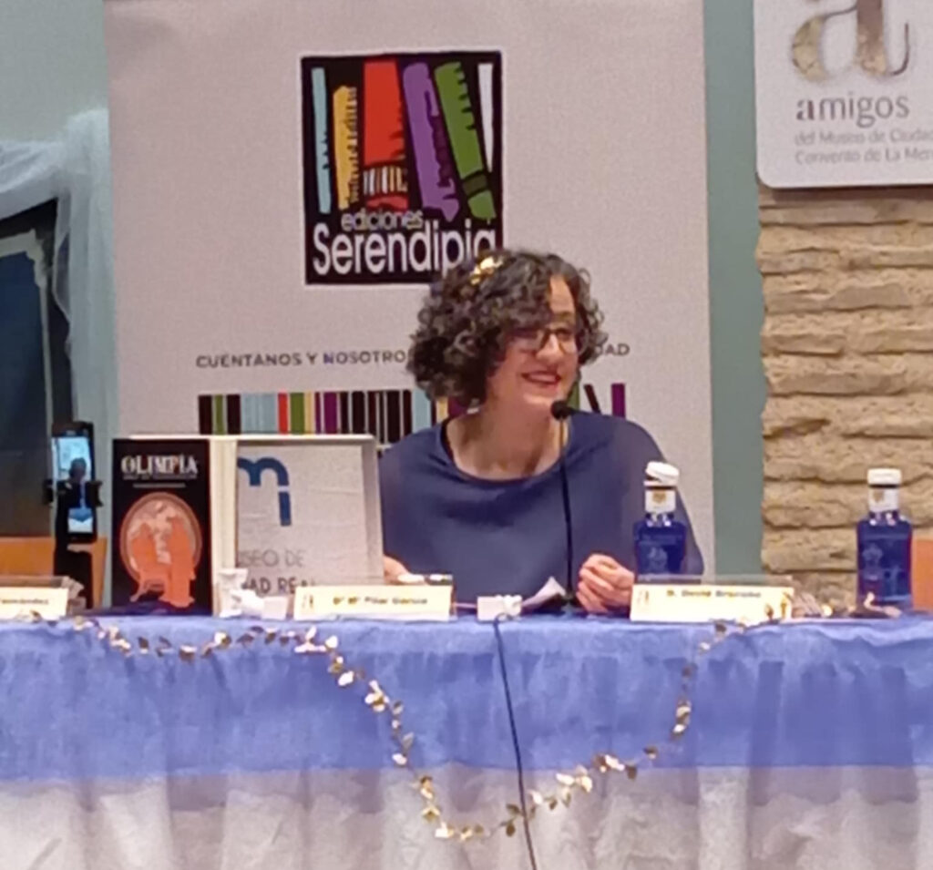 Pilar en la presentación de su novela / Foto cedida por P. G. Arroyo