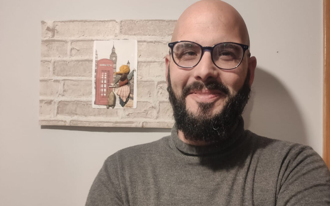 Conociendo a Sergi March: El alma que se asoma en cada reflejo de “Fragmentos”El nuevo colaborador de #Tintamanchega trae una voz que une experiencia y divulgación en torno a la salud mental