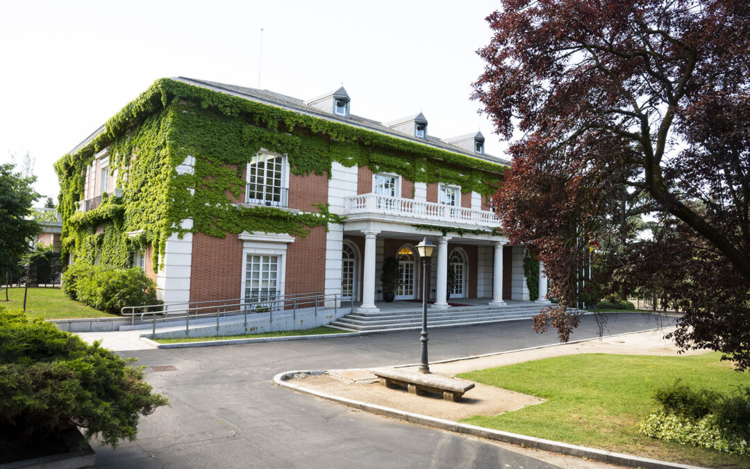 Exponiendo la Constitución Española: El Gobierno, el despacho donde se manda, pero no tantoCapítulo 5: Donde se decide rápido, se rinde cuentas tarde y nunca se manda solo