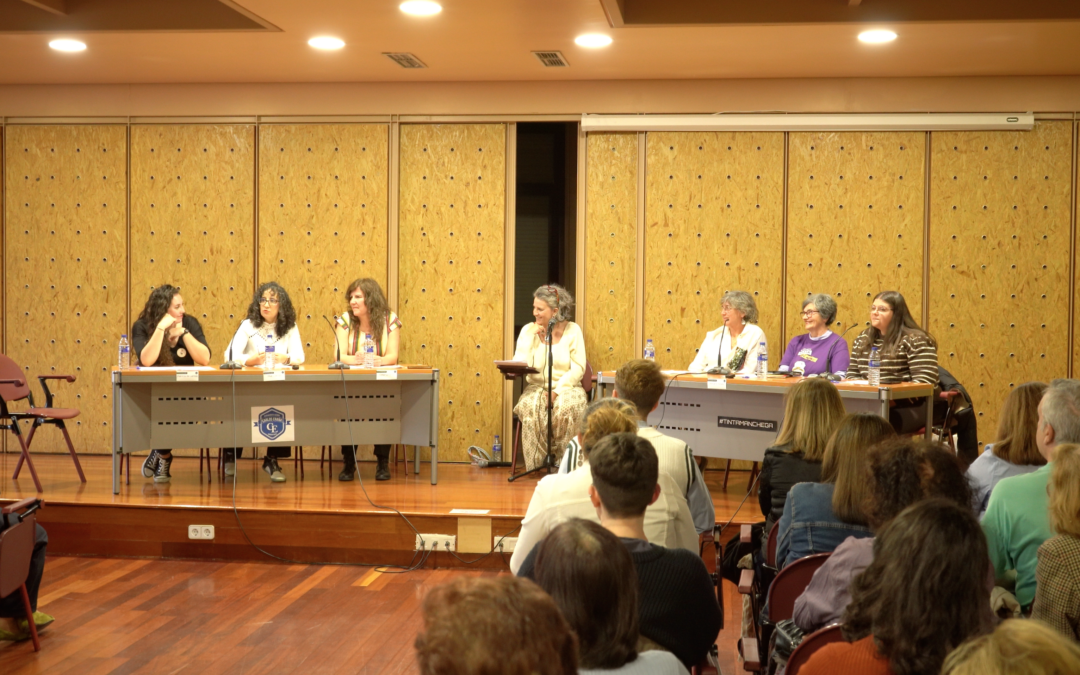Éxito en el primer coloquio de las I Jornadas #TintamanchegaNota de prensa - La inauguración de las jornadas estuvo marcada por el diálogo respetuoso y la diversidad de miradas sobre la mujer manchega