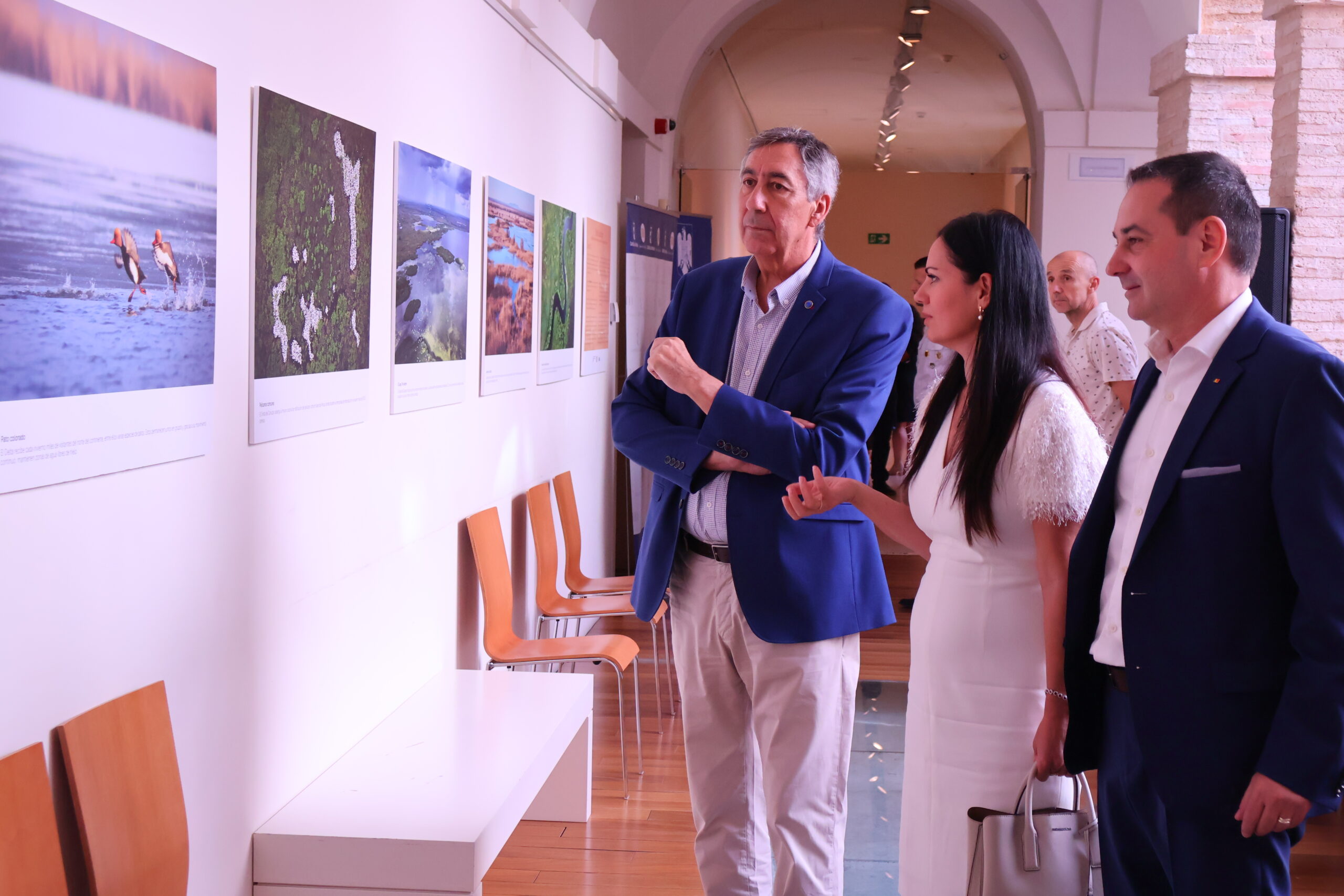 Visita del delegado provincial de Educación, Cultura y Deportes, José Caro a la exposición / JCCM
