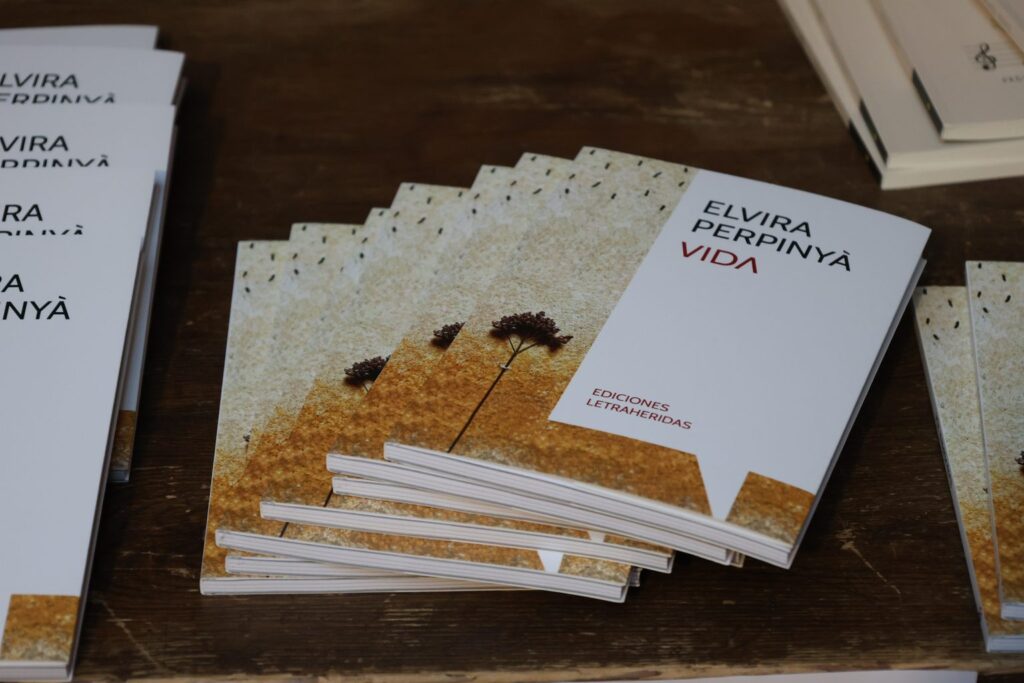 Libro “Vida” de Elvira Perpinyà / Ayto. Alcázar de San Juan