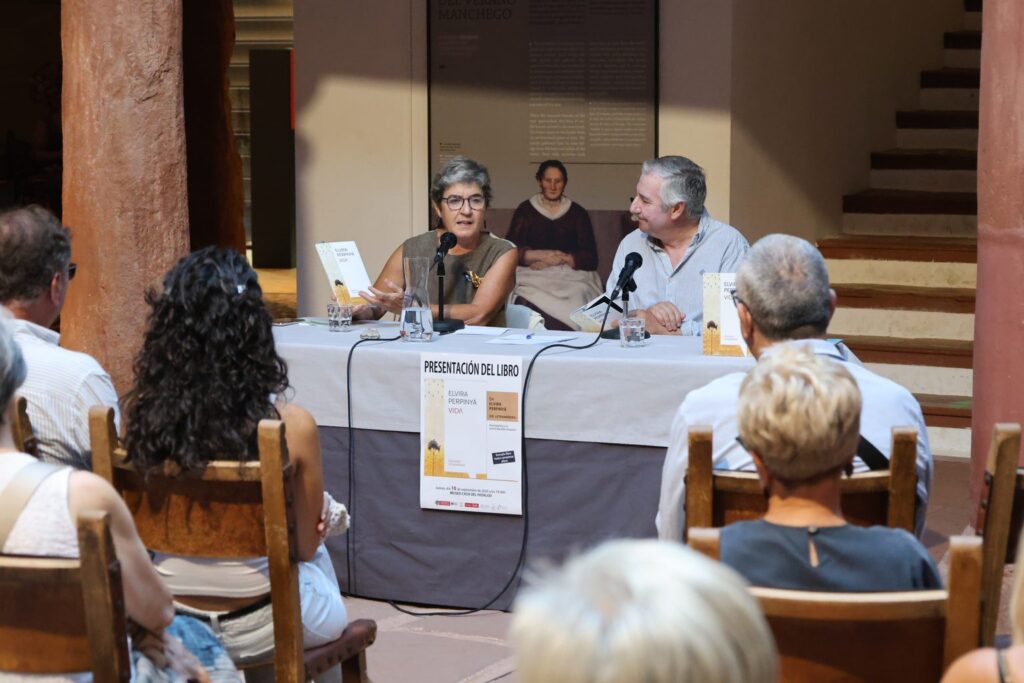 Elvira Perpinyà presenta su libro “Vida” en la Casa / Ayto. Alcázar de San Juan