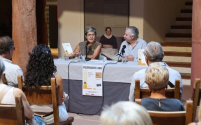 Alcázar de San Juan | Elvira Perpinyà presenta ‘Vida’, un poemario bilingüe entre el castellano y el catalánLa autora presentó su nueva obra en la Casa del Hidalgo acompañada por el escritor alcazareño Baudilio Vaquero y el concejal Francisco García-Navas