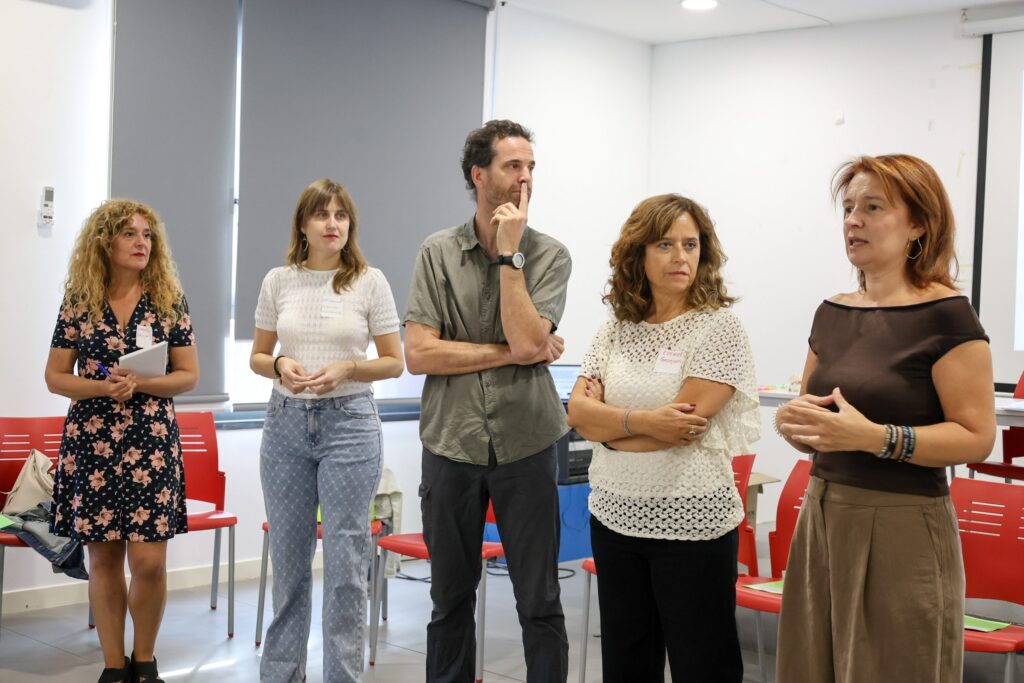 Primera sesión del Proyecto Piloto de Intervención Comunitaria Intercultural / Ayto. Alcázar de San Juan
