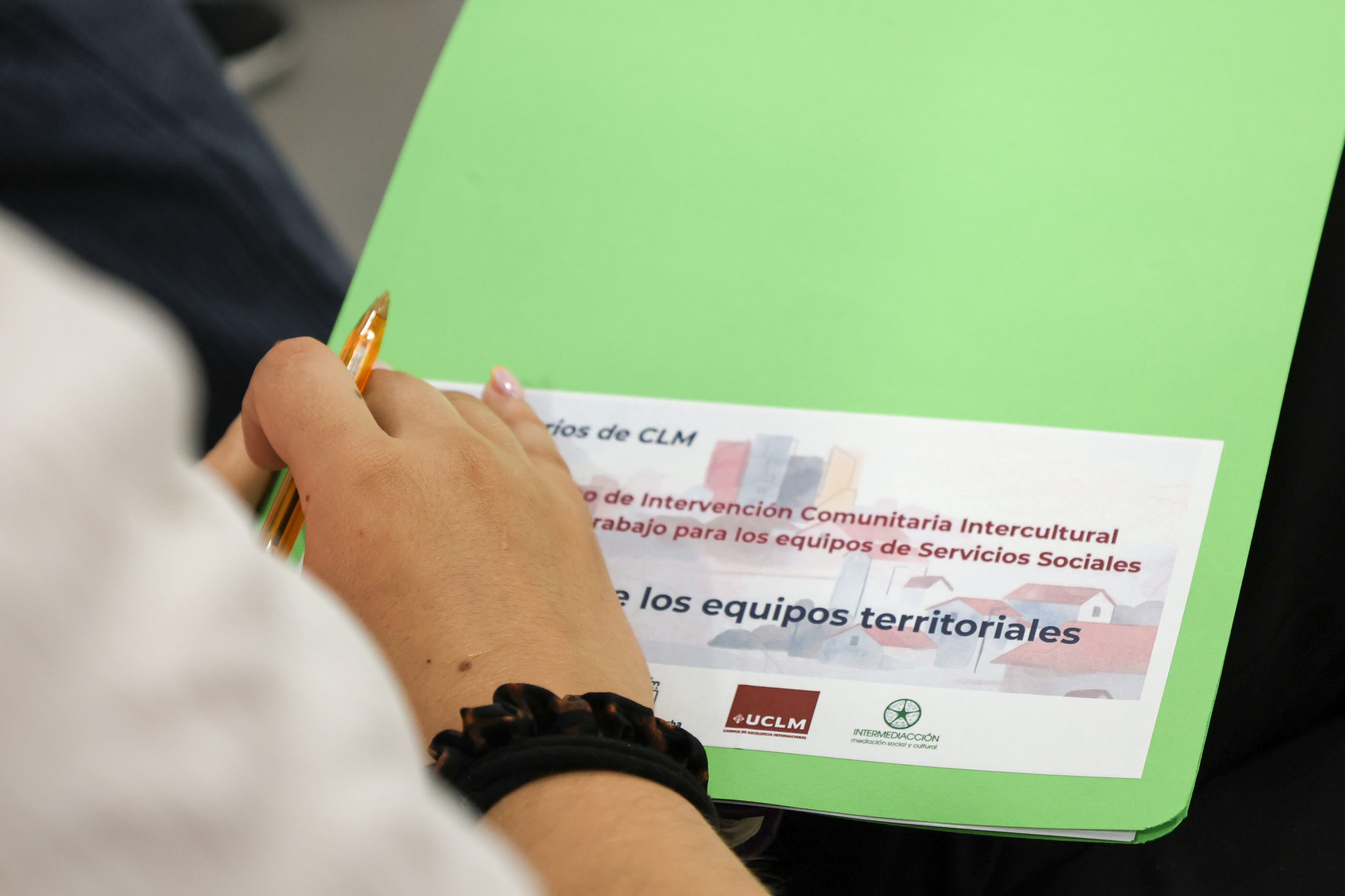 Primera sesión del Proyecto Piloto de Intervención Comunitaria Intercultural / Ayto. Alcázar de San Juan Primera sesión del Proyecto Piloto de Intervención Comunitaria Intercultural / Ayto. Alcázar de San Juan
