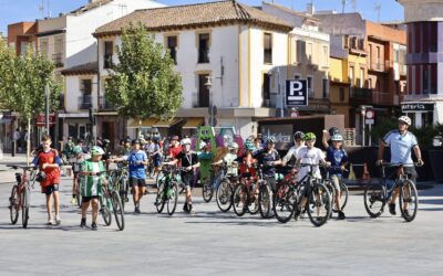Alcázar de San Juan | Cerca de 300 estudiantes recorren la ciudad en bicicleta por la Semana Europea de la MovilidadAlumnado de los institutos Miguel de Cervantes, Juan Bosco y María Zambrano ha participado en una marcha para reivindicar un espacio urbano más seguro y sostenible