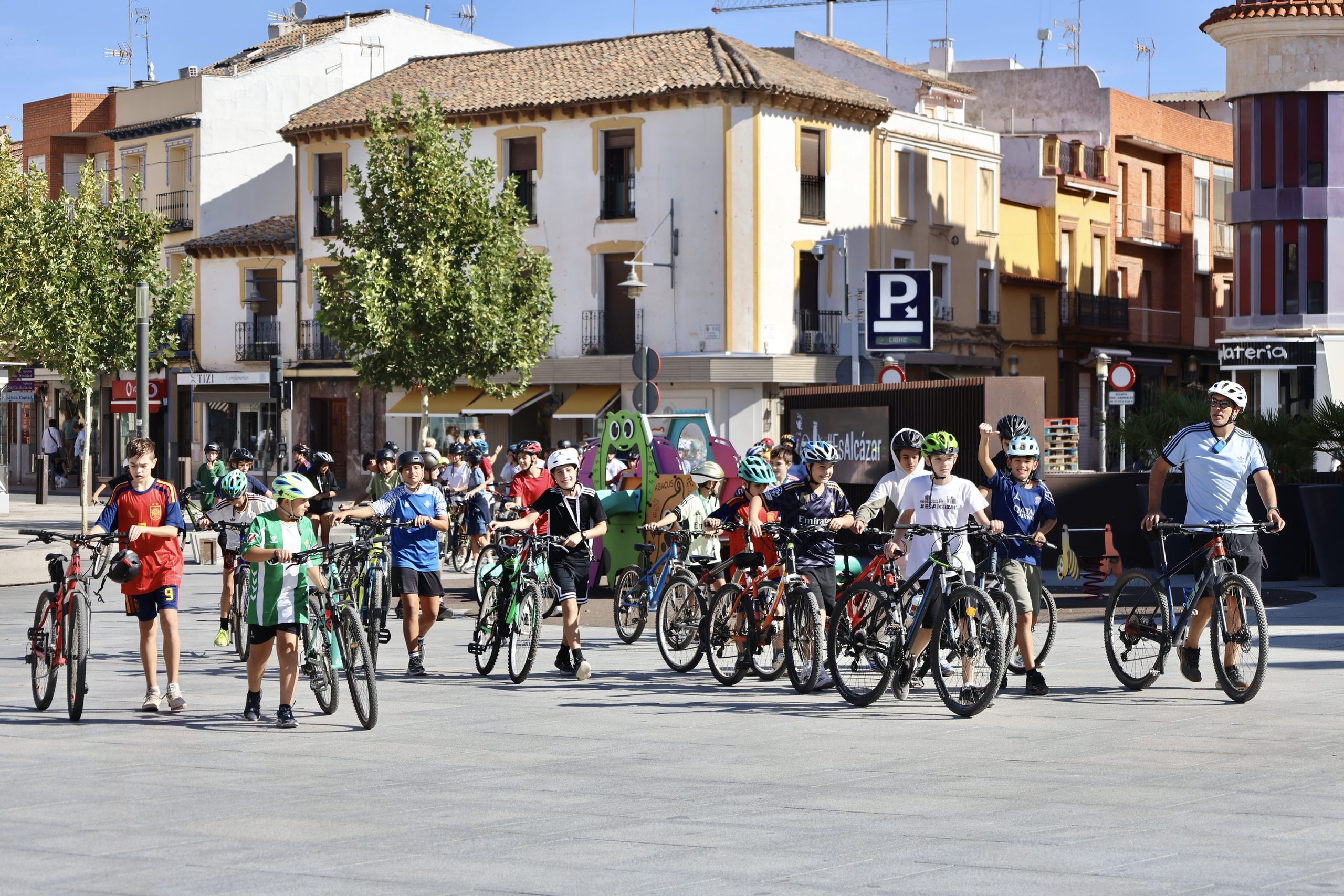 300 estudiantes de ESO reivindican la Semana Europea de la Movilidad con una ruta en bicicleta / Ayto. Alcázar de San Juan 300 estudiantes de ESO reivindican la Semana Europea de la Movilidad con una ruta en bicicleta / Ayto. Alcázar de San Juan