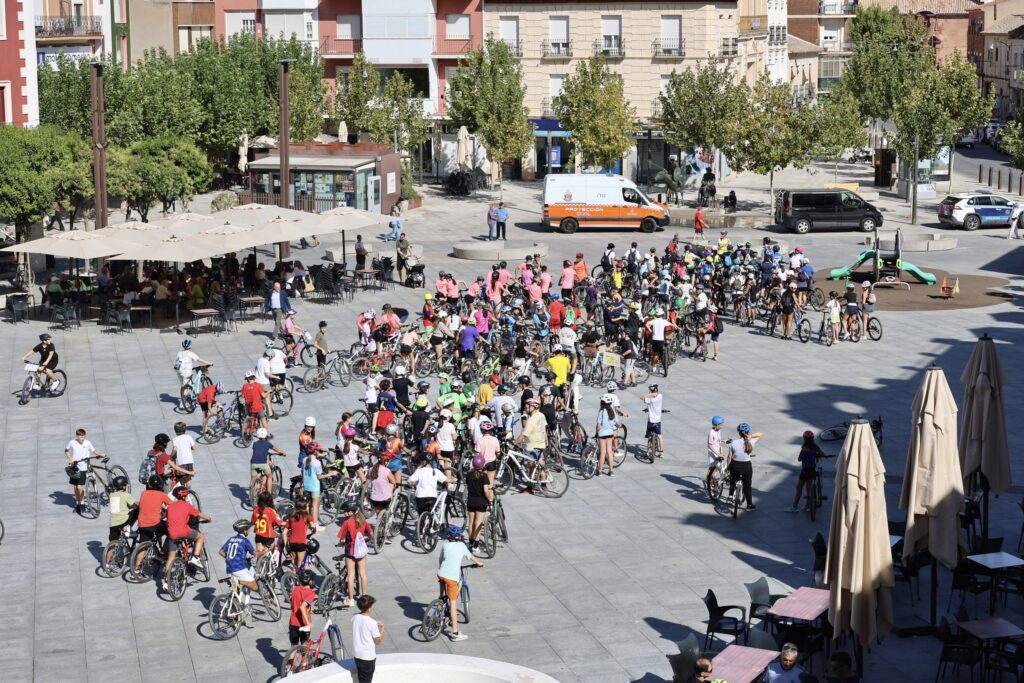 300 estudiantes de ESO reivindican la Semana Europea de la Movilidad con una ruta en bicicleta / Ayto. Alcázar de San Juan