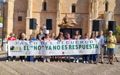 Valdepeñas | El ‘Paseo del recuerdo’ reivindica el papel de cuidadores y familias en el Día Mundial del AlzheimerLa marcha ha reunido a pacientes, familiares, centros educativos y mayores para visibilizar la enfermedad y reclamar avances en los tratamientos