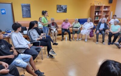 Valdepeñas | Jóvenes y mayores comparan cómo ha cambiado la forma de moverse por la ciudadUsuarios del Centro de Mayores del Lucero y alumnado del IES Francisco Nieva participan en un encuentro intergeneracional por la Semana Europea de la Movilidad