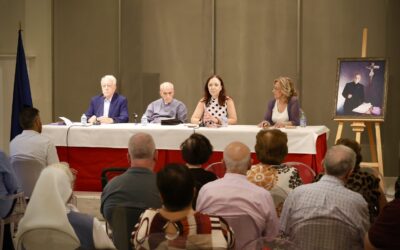 Alcázar de San Juan | Vicente Manzaneque presenta a sus 98 años las memorias de una vida ‘contra corriente’El sacerdote, estrechamente vinculado a la ciudad y a la parroquia de Santa María, recoge en un libro casi un siglo de experiencias marcado por su compromiso con el mundo obrero y las personas más vulnerables