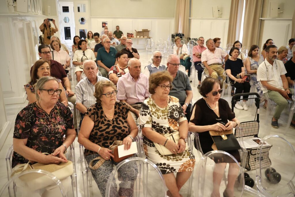 Vicente Manzaneque presenta a sus 98 años las memorias de una vida ‘contra corriente’ / Ayto. Alcázar de San Juan