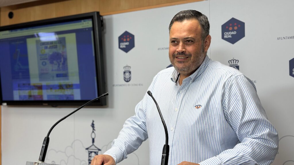 Miguel Hervás presentando ‘Respetando al peatón ganamos todos’ / Ayto. Ciudad Real