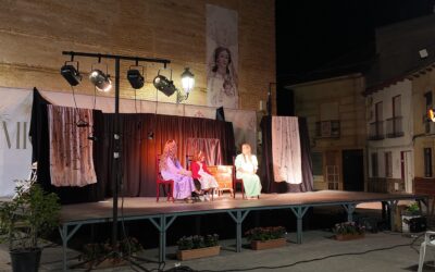 Miguelturra | Flauti Flauti Teatro llena la Plaza de la Virgen con la representación de ‘En la calle Real’La compañía local volvió a formar parte de la programación de las Ferias y Fiestas con una función al aire libre que reunió a numerosos vecinos y familias