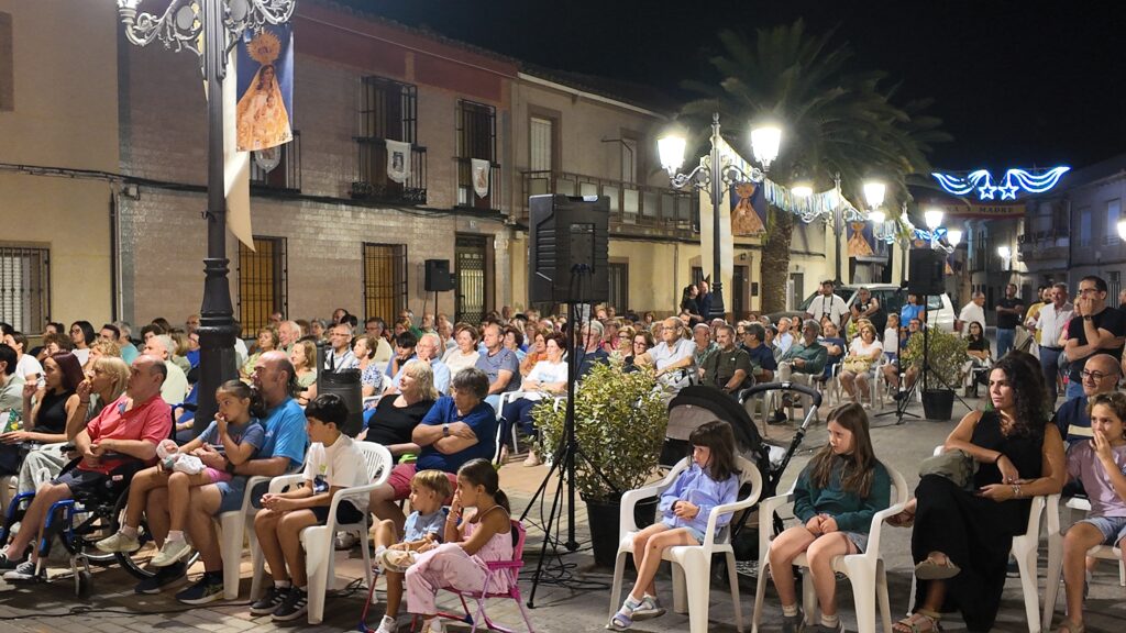 Flauti Flauti Teatro llena la Plaza de la Virgen de Miguelturra / Ayto. Miguelturra
