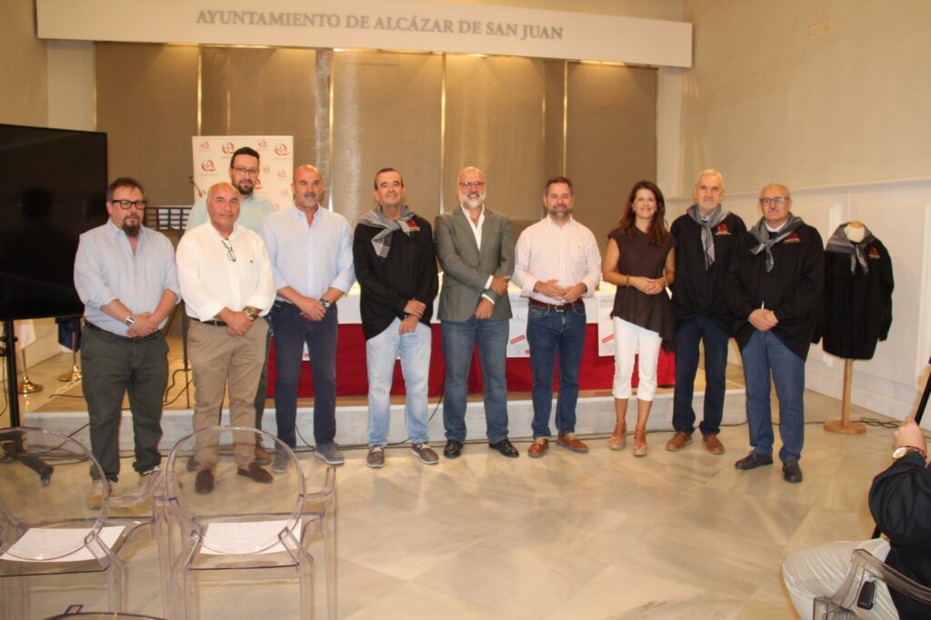 José Manuel Lucía Megías recibe la primera distinción de ‘Gran Sancho Panza’ / Ayto. Alcázar de San Juan