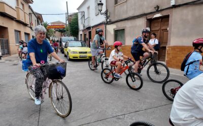 Miguelturra | Cerca de 500 personas recorren en bicicleta las calles de la localidad durante sus fiestasEl tradicional Día de la Bicicleta volvió a reunir a participantes de todas las edades en una marcha popular que finalizó en el Recinto Ferial con un sorteo de regalos