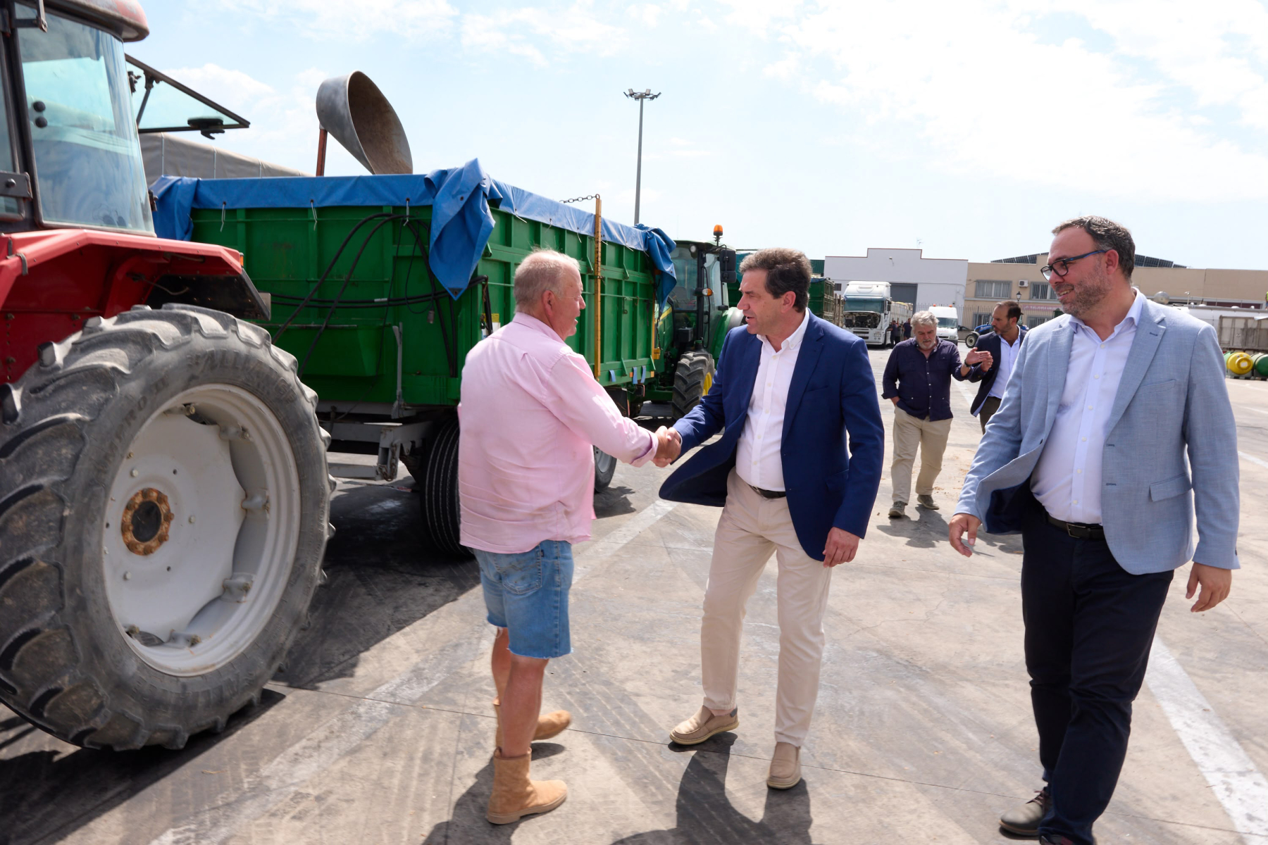 Miguel Ángel Valverde en la Visita a Virgen de las Viñas Bodega y Almazara / Diputación Provincial de Ciudad Real Miguel Ángel Valverde en la Visita a Virgen de las Viñas Bodega y Almazara / Diputación Provincial de Ciudad Real