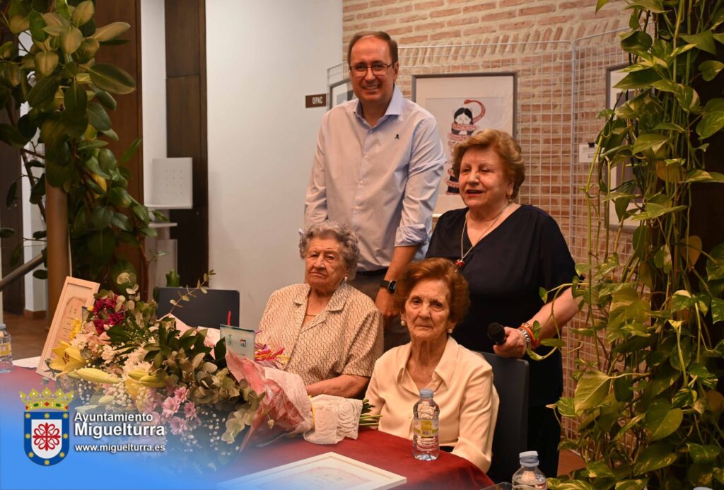 El Homenaje a la Persona de Mayor Edad reconoce la memoria viva de los mayores de Miguelturra / Ayto. Miguelturra